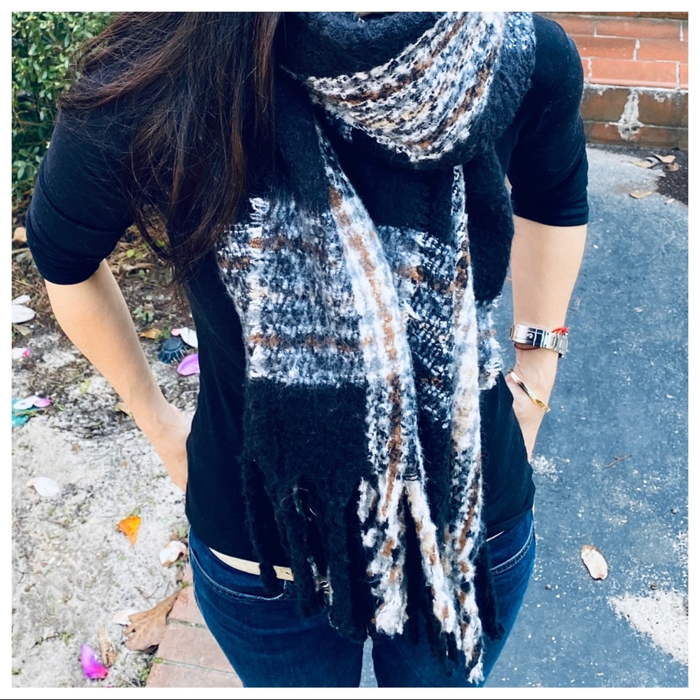 Gorgeous soft oversized shawl/scarf fringed - Picture 1 of 6